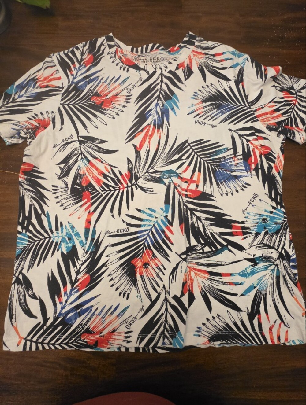 Marc Ecko Cut & Sew Men's XL Tropical Palm Leaf Graphic T-Shirt Crew Neck